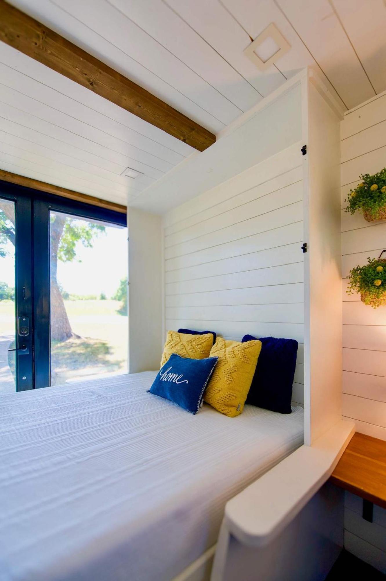 Elegant Container Tiny House Yellow & Blue Villa Waco Luaran gambar