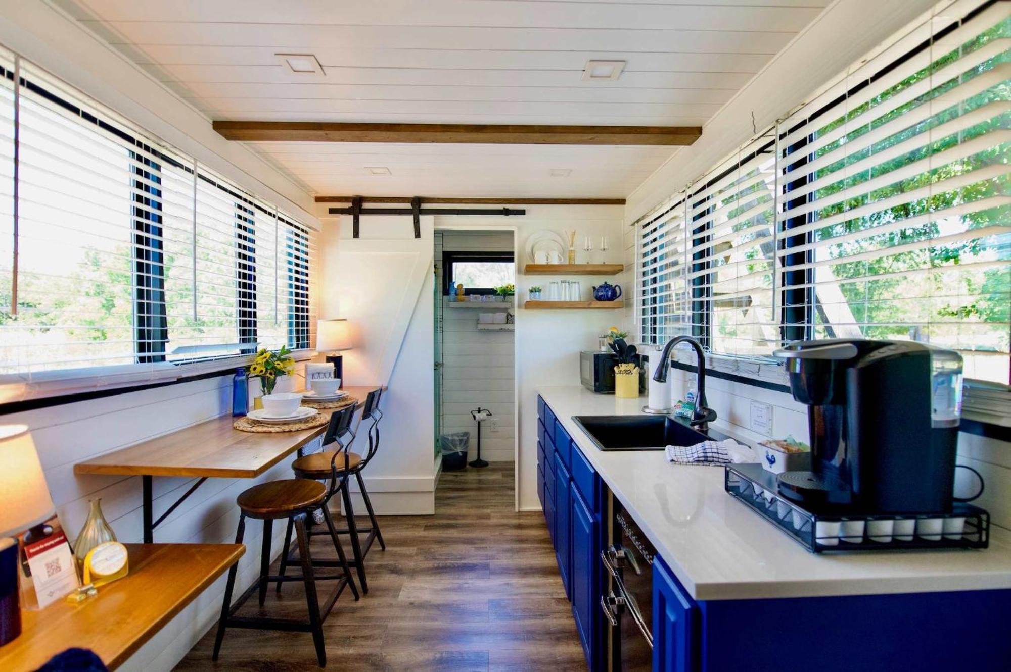 Elegant Container Tiny House Yellow & Blue Villa Waco Luaran gambar