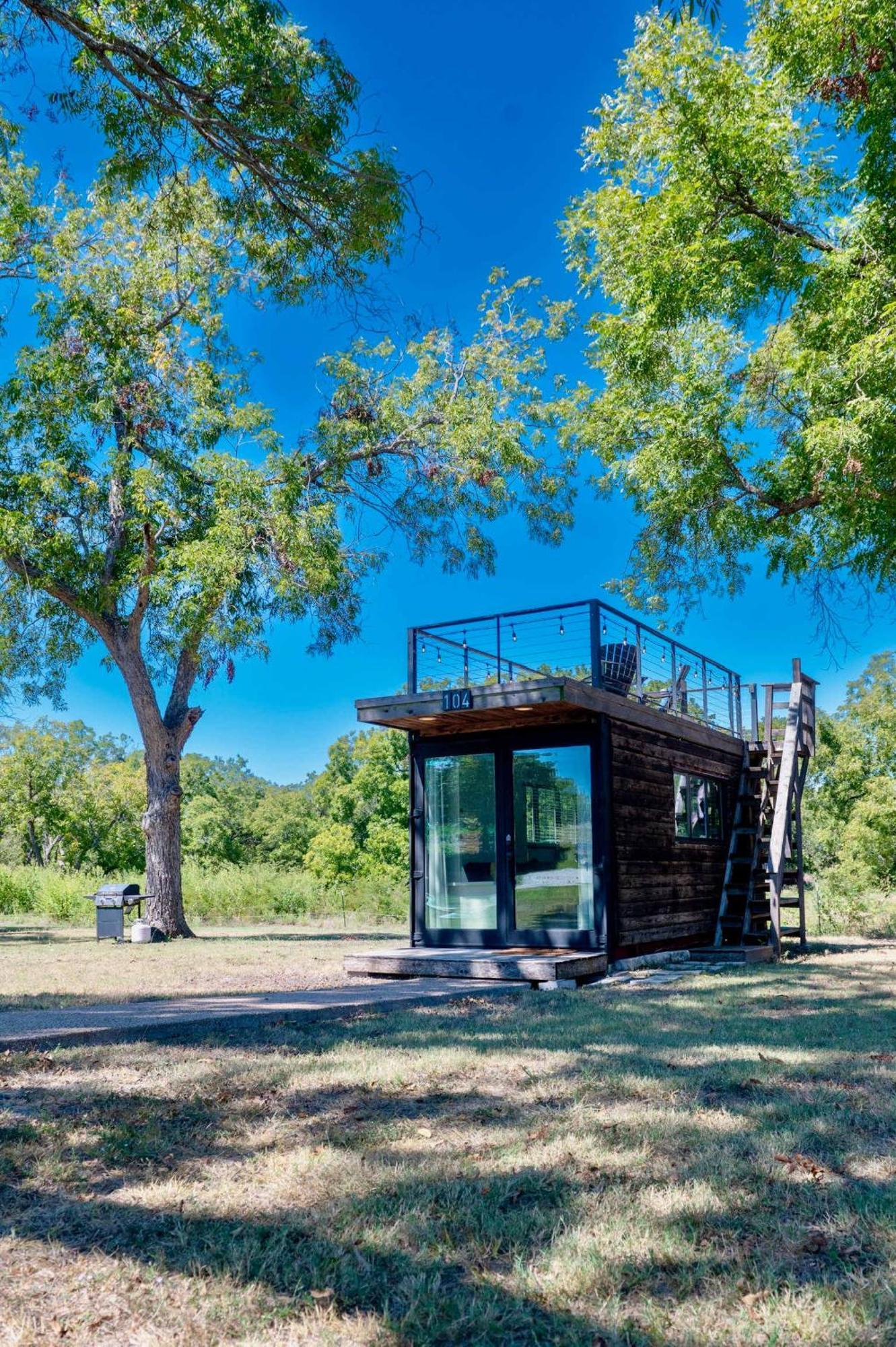 Elegant Container Tiny House Yellow & Blue Villa Waco Luaran gambar