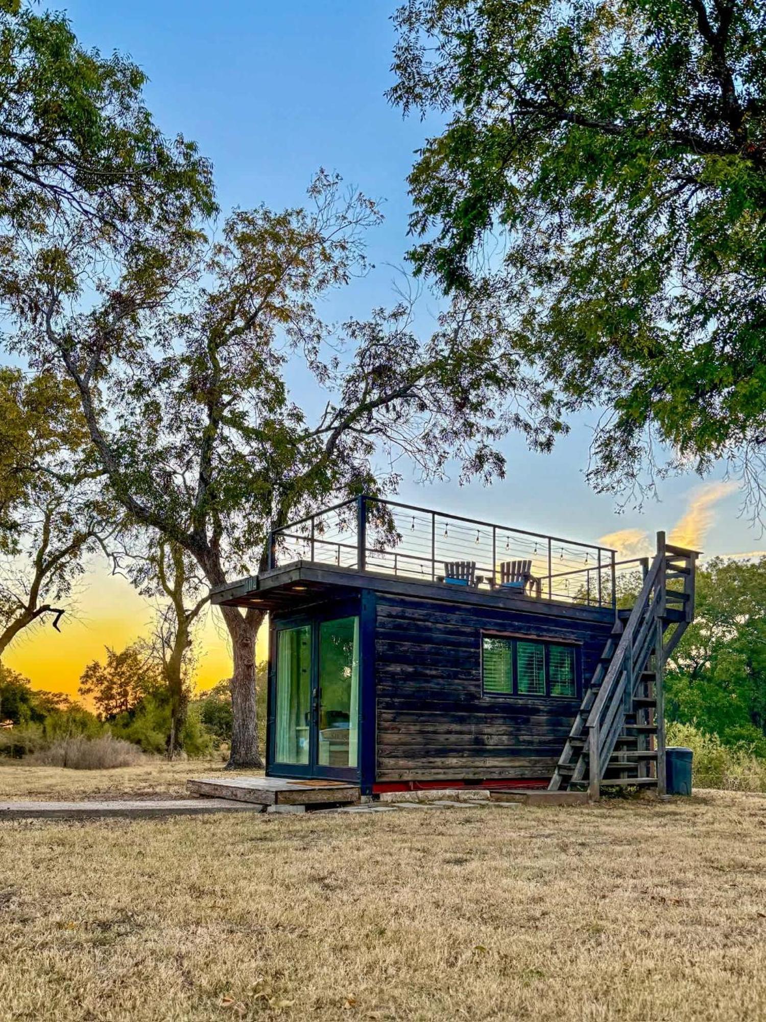 Elegant Container Tiny House Yellow & Blue Villa Waco Luaran gambar