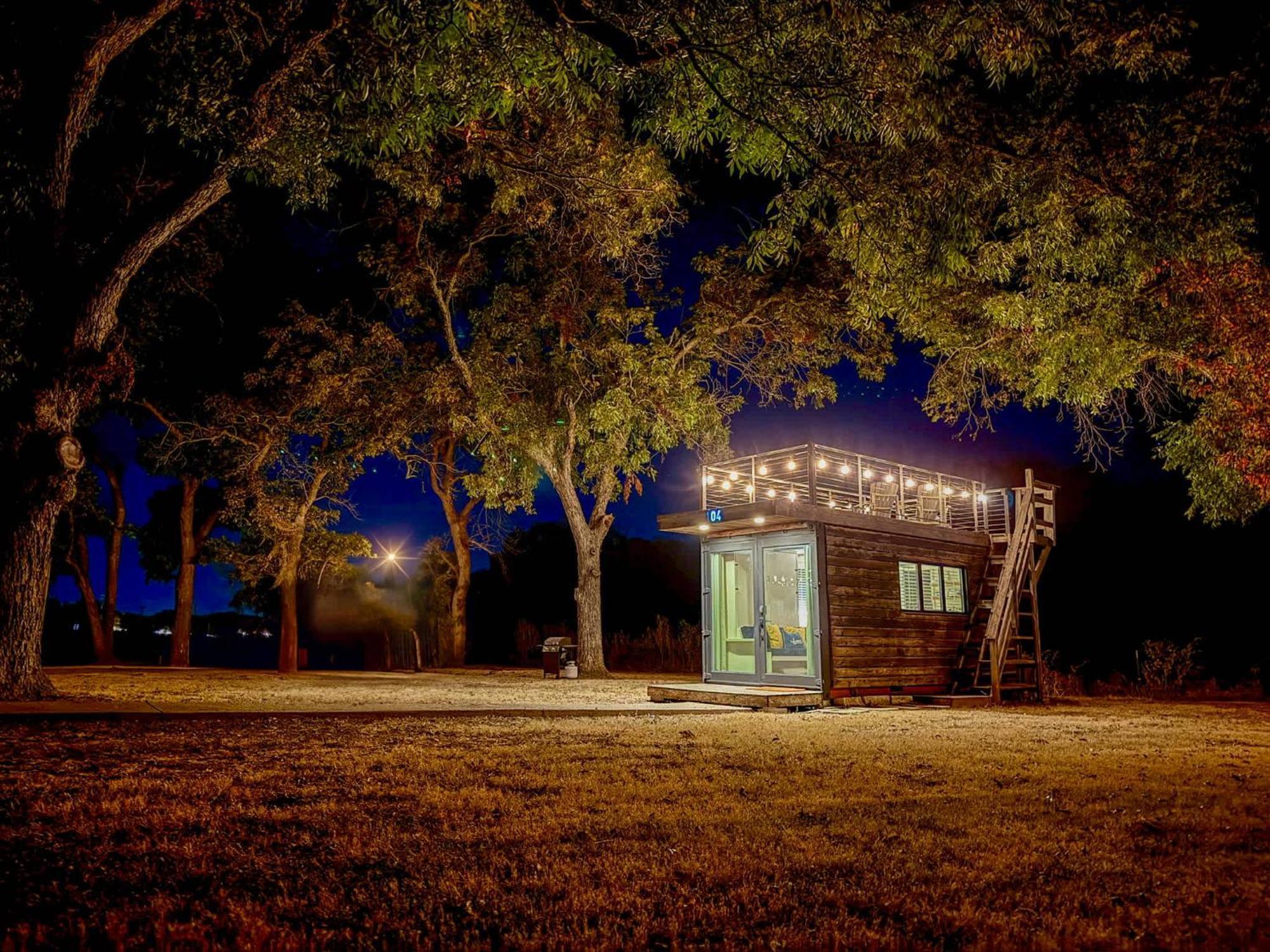 Elegant Container Tiny House Yellow & Blue Villa Waco Luaran gambar